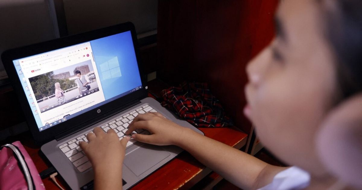 Gli schermi del pc fanno male ai bambini, ma anche no