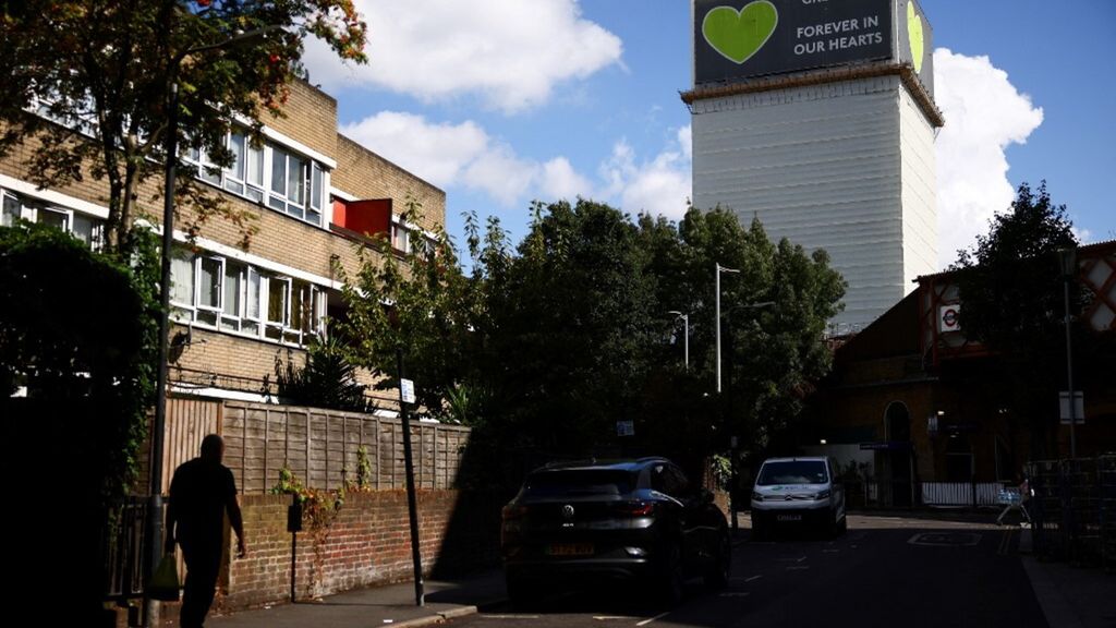 La Grenfell Tower sarà demolita. I parenti delle vittime contro il governo