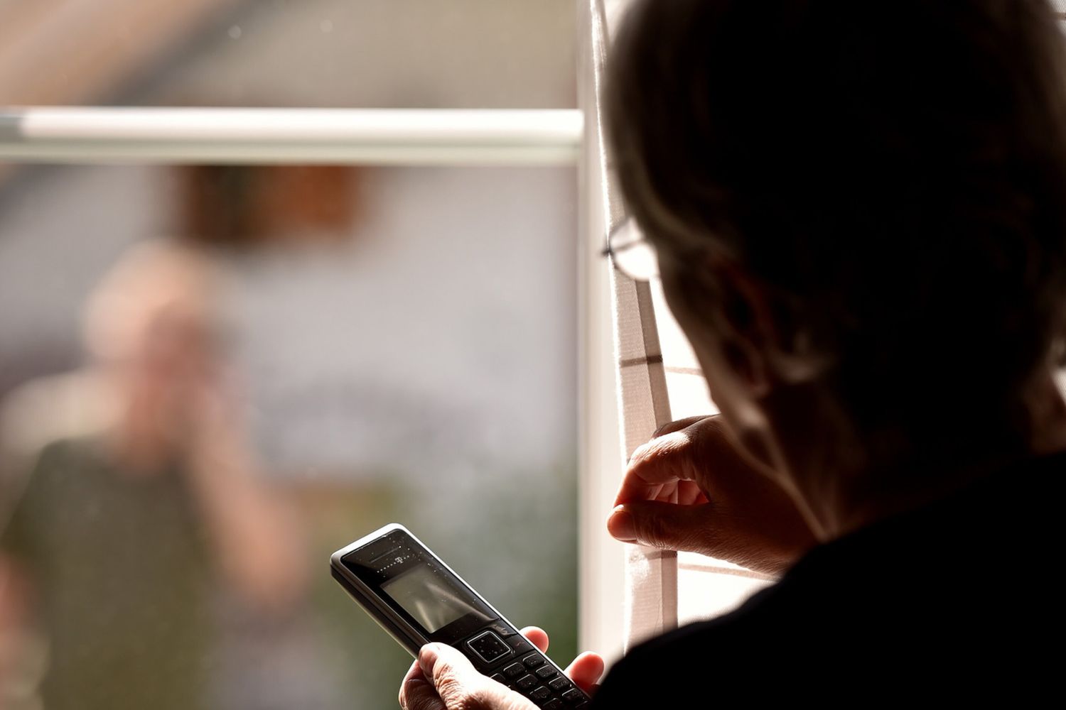 Molestie a una giovane coppia. Arrestata una stalker, in casa aveva la lista dei nemici da colpire