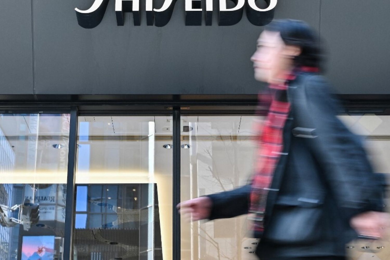 Cosmetica, crolla l'utile della Shiseido
