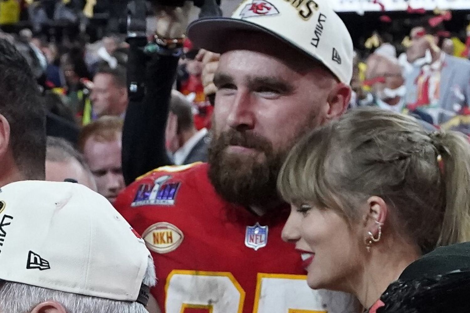 Taylor Swift fischiata al Super Bowl. Trump felice dei buuu, "Maga non perdona"