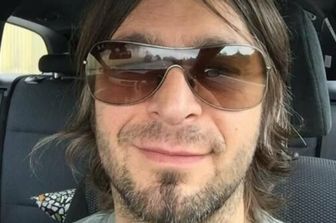 milano morto direttore virgin radio, gesto volontario