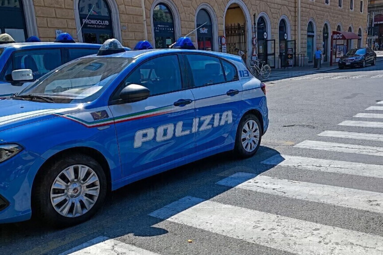 Mamma e figlia rapinate in Maserati a Milano, bottino da 50mila euro