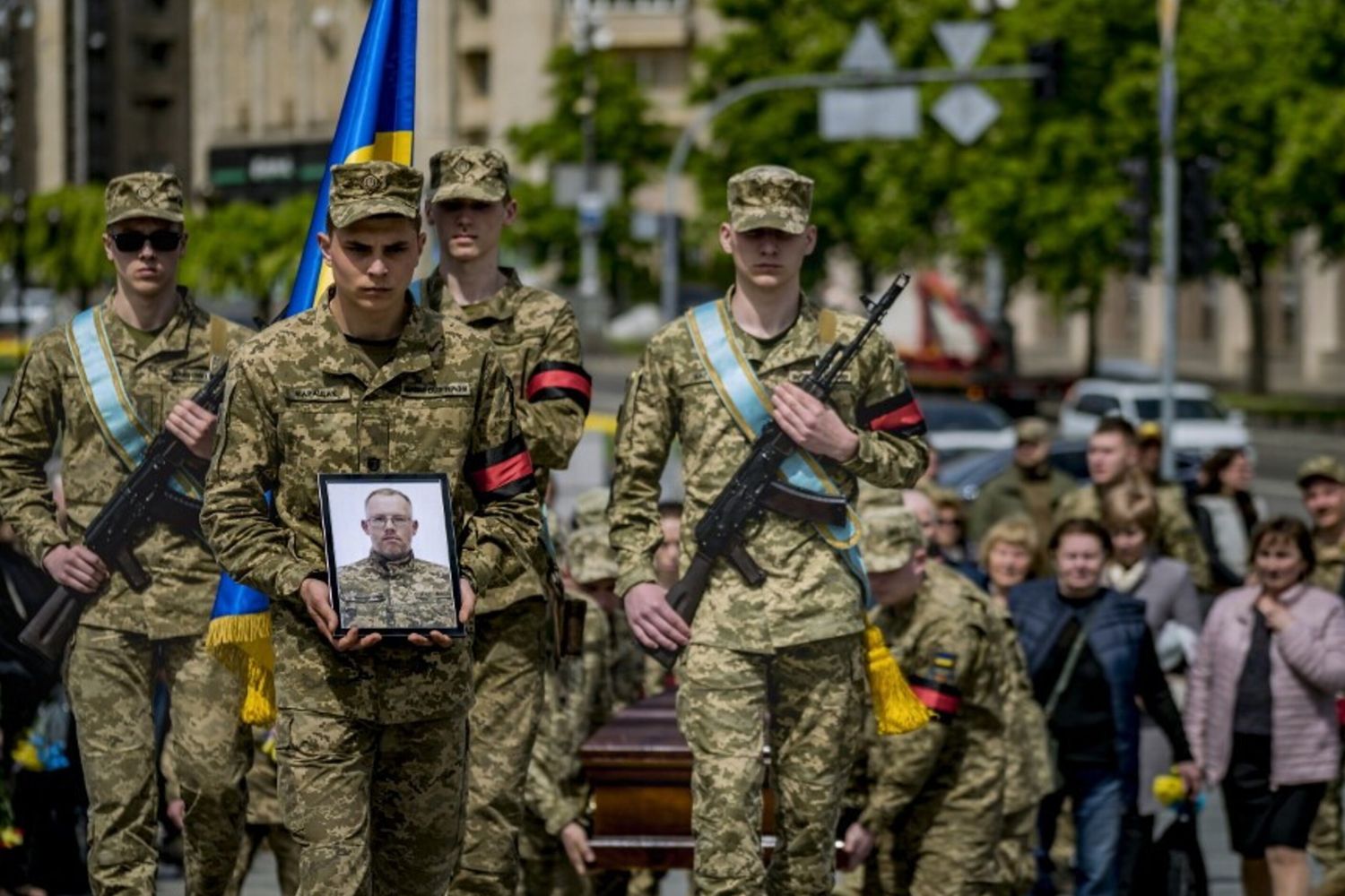 Scuole e dentista gratis agli under 24 che si arruolano