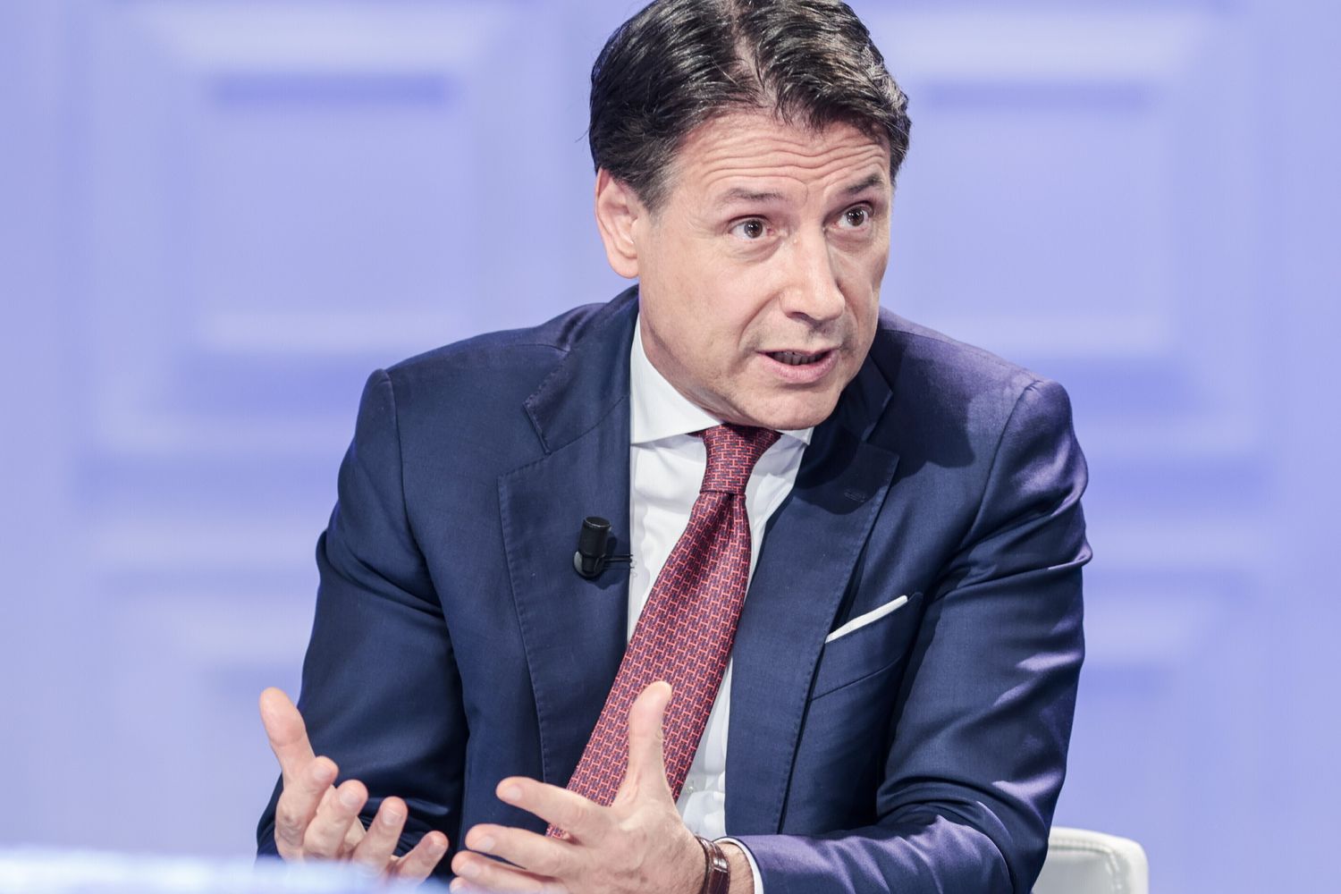 Ok di Conte al 'lodo' Franceschini. Irritazione dem