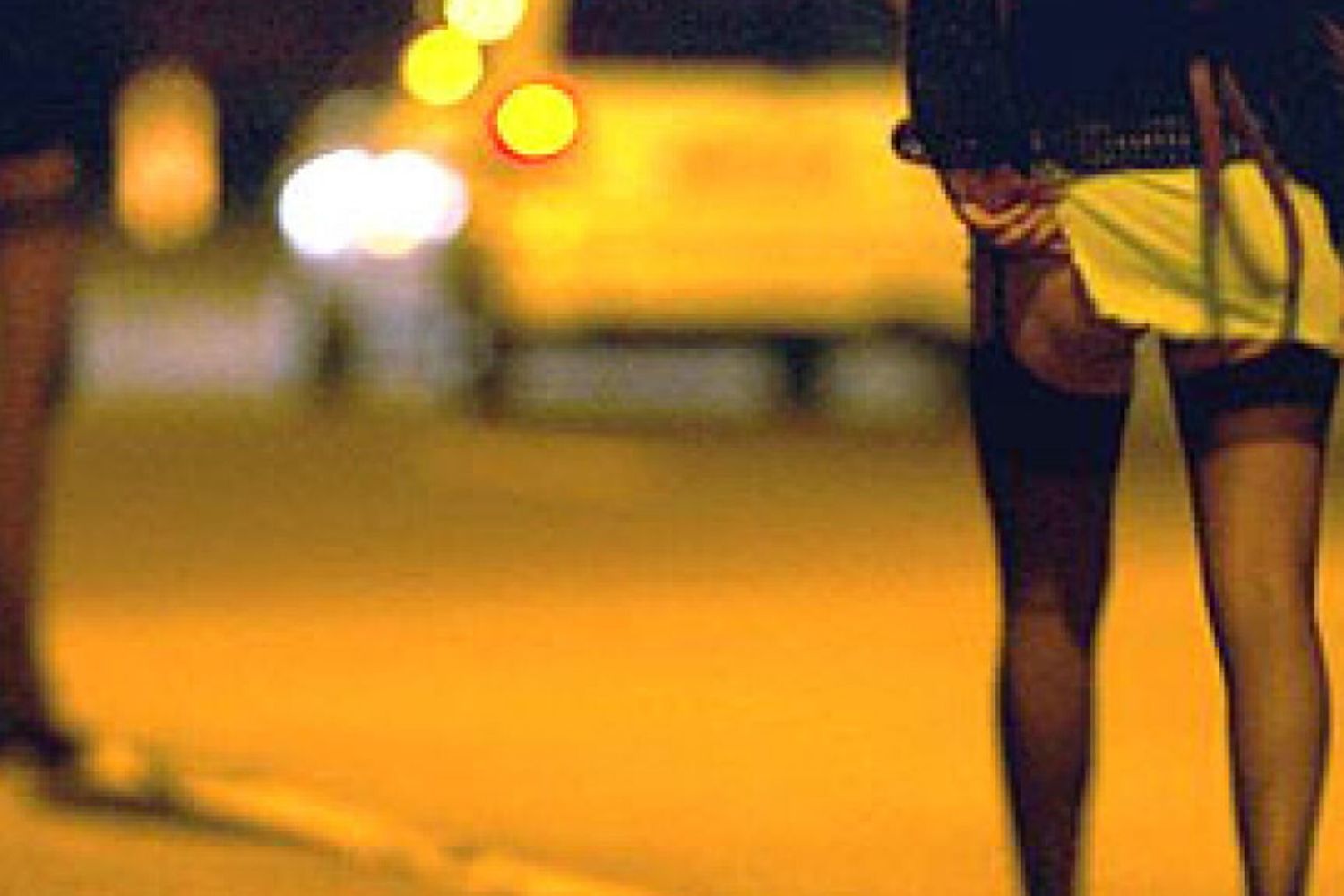 Obbliga la compagna a prostituirsi per pagare i debiti, poliziotto condannato in appello