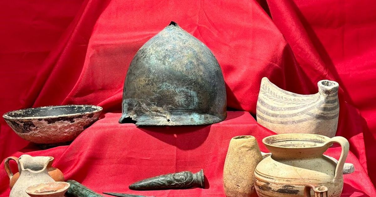 Lance ed elmi, sequestrati oltre 900 reperti archeologici a Pescara