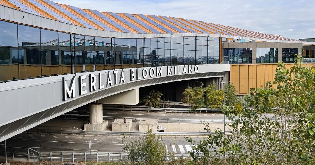 Accoltellato fuori da un centro commerciale a MIlano, grave un 16enne