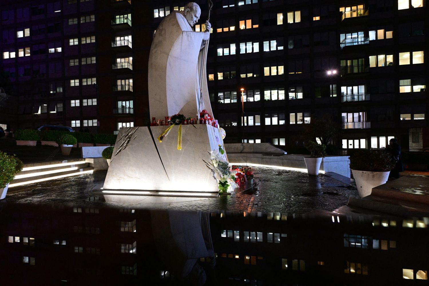 Lieve miglioramento del Papa