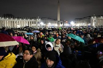 Il rosario in Vaticano per Papa Francesco