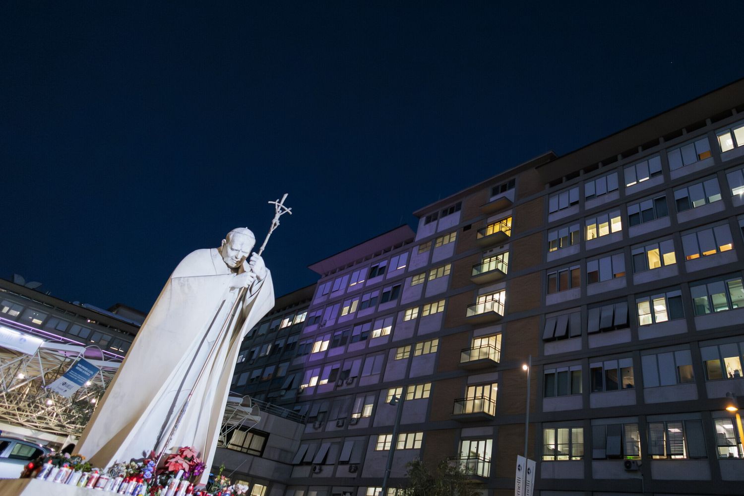 Il Papa al Gemelli, "ha riposato bene". Parolin sulle voci di dimissioni, "inutili speculazioni"
