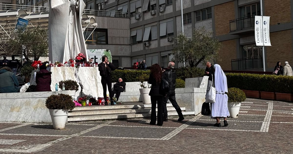 Notte tranquilla per il Papa dopo la crisi di broncospasmo 