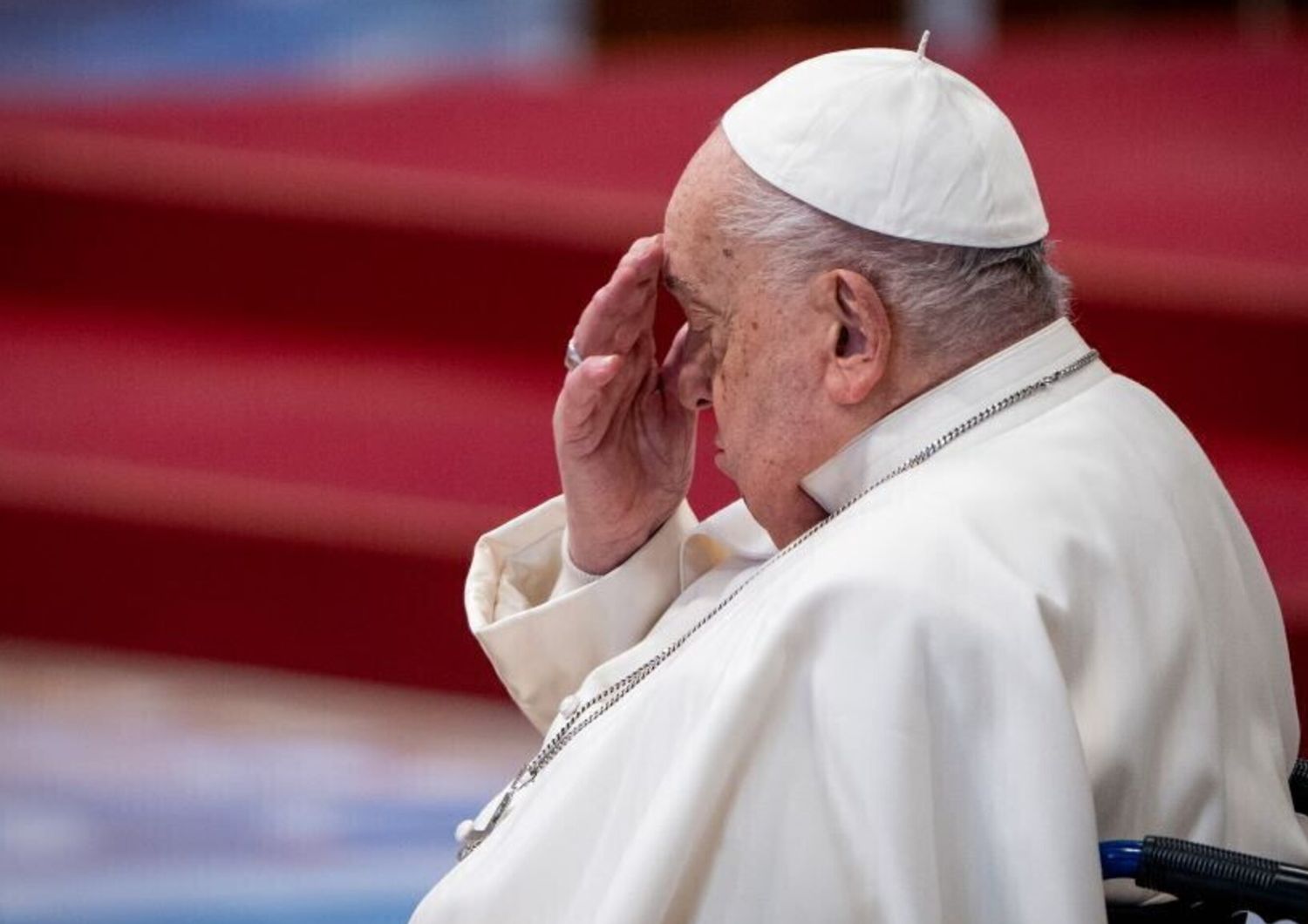 Il Papa non ha avuto altre crisi, non ha febbre "ma il quadro clinico resta complesso"