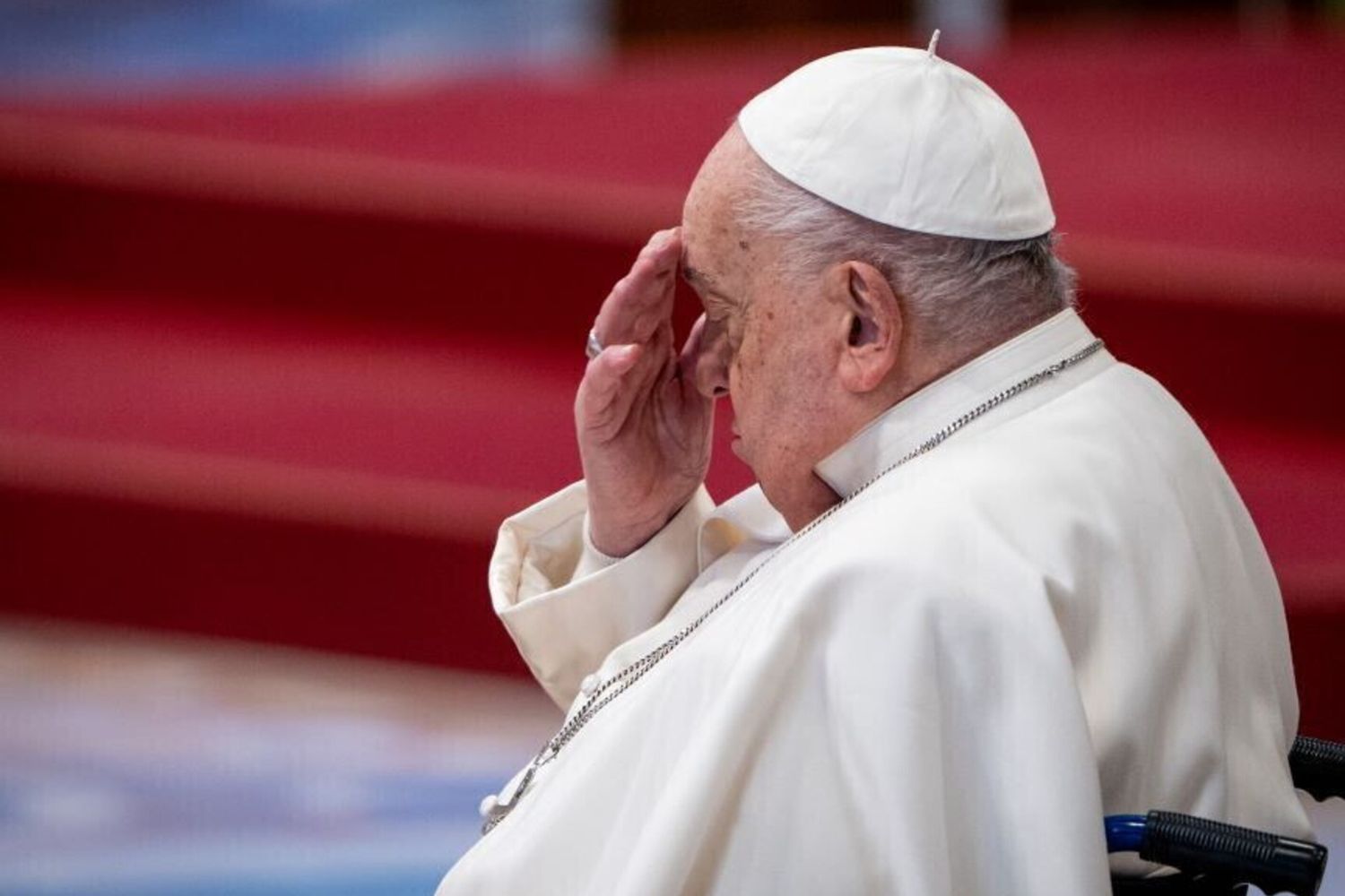 Il Papa non ha avuto altre crisi, non ha febbre "ma il quadro clinico resta complesso"