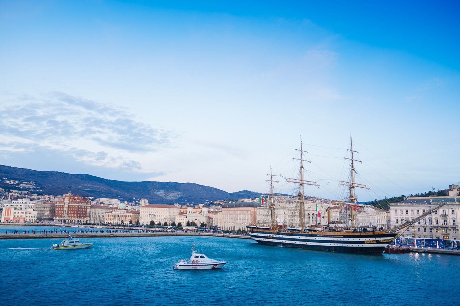L'Amerigo Vespucci è a Trieste. Al via tre giorni di celebrazioni
