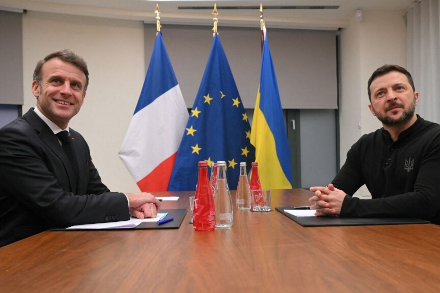 Macron, "Moldavia a rischio se non arginiamo Putin"