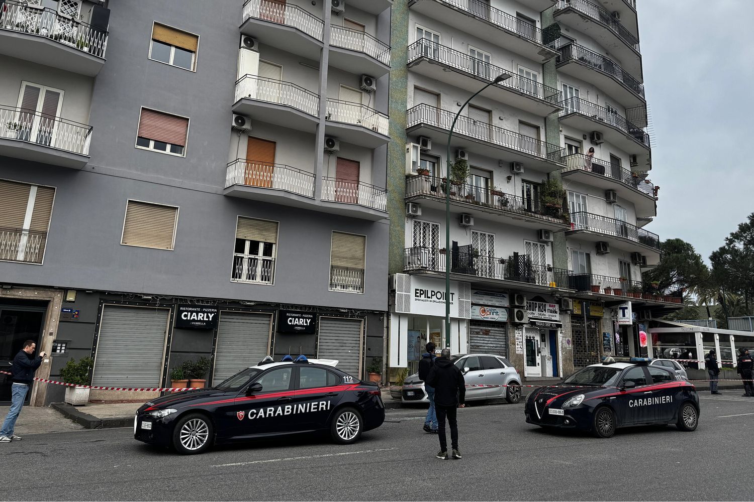 Agguato a Napoli a colpi d'arma da fuoco, ucciso un uomo