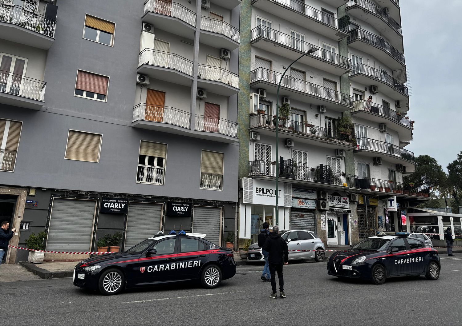 Agguato a Napoli a colpi d'arma da fuoco, ucciso un uomo