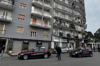 Agguato a Napoli a colpi d'arma da fuoco, ucciso un uomo
