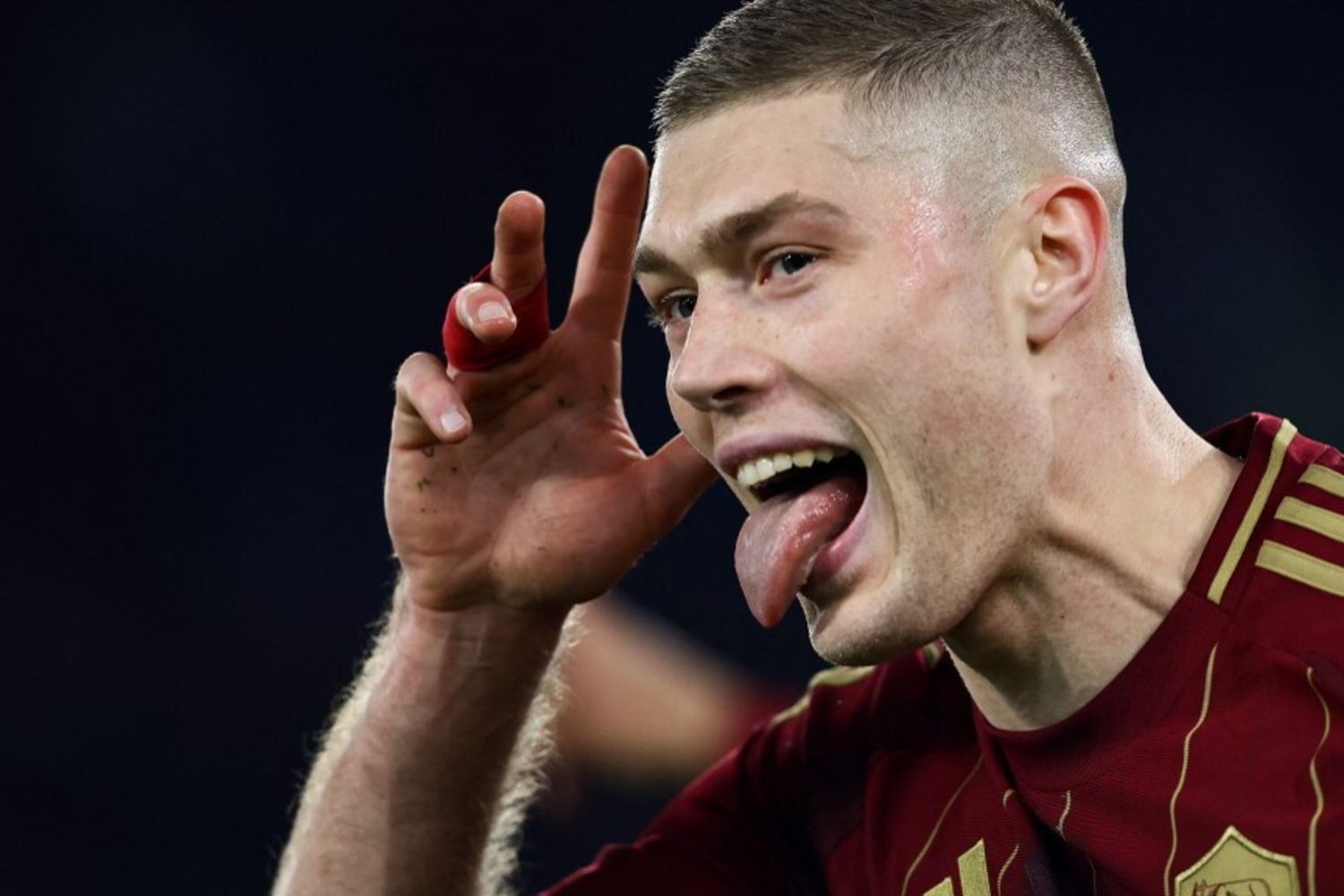 La Roma rimonta e batte il Como all'Olimpico, decisivo Dovbyk