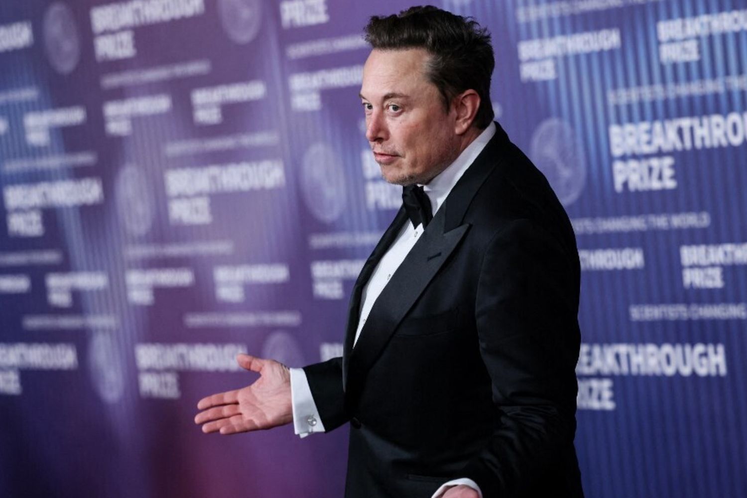 Elon Musk resta membro della Royal Society, nonostante tutto