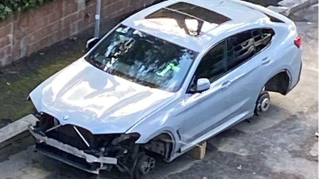 Auto smontata a Villa Bonelli