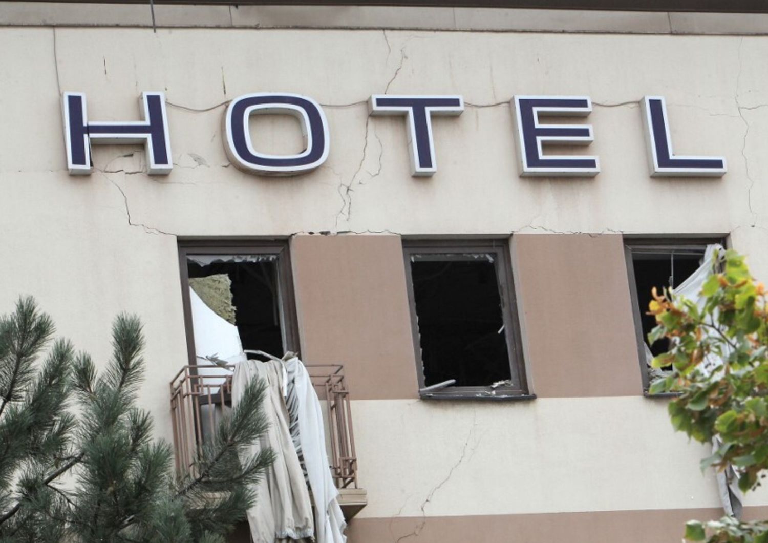 Bombe russe su un hotel, 4 morti e 30 feriti