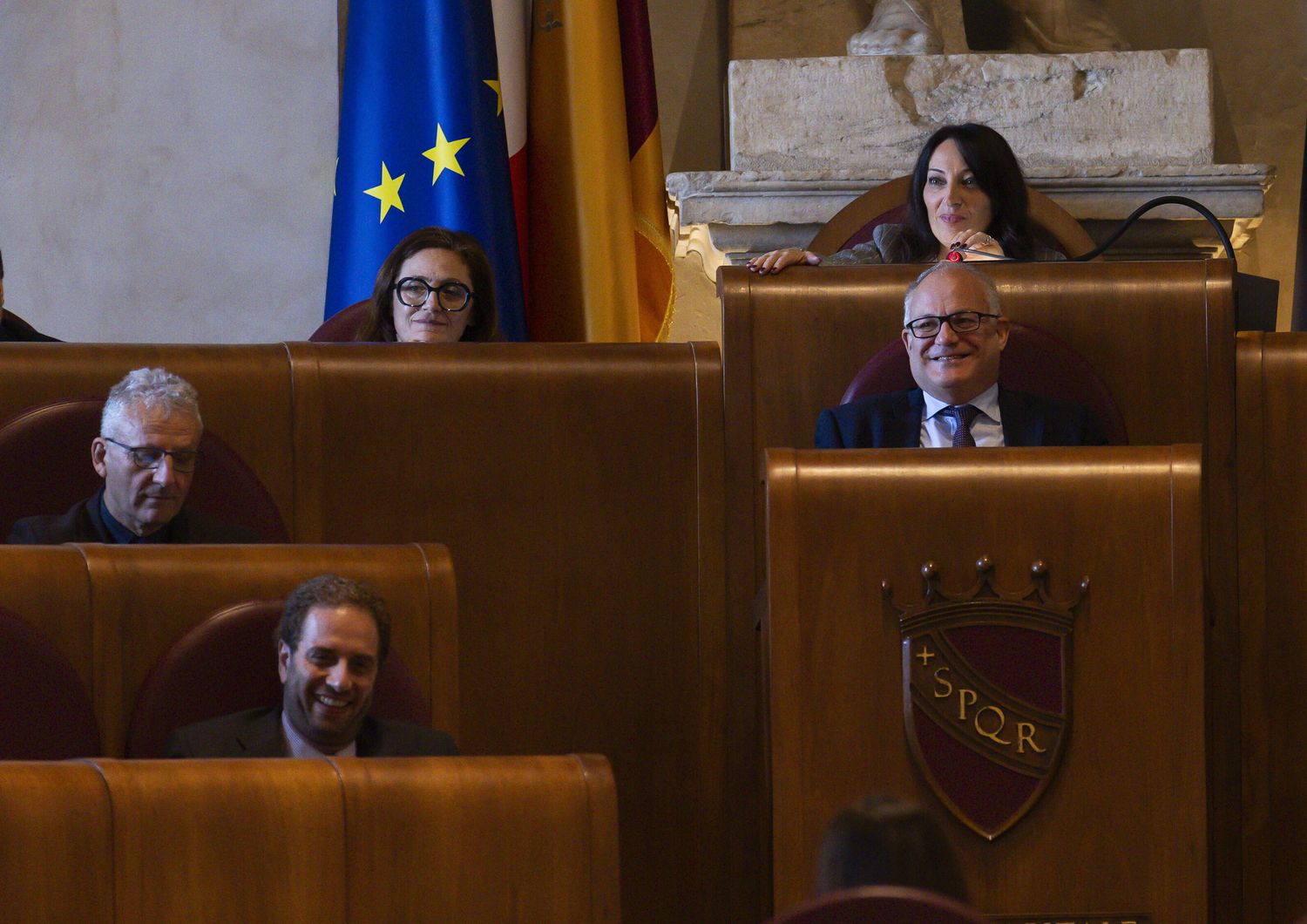 roma burocrazia efficiente consigliere rifiuta tablet