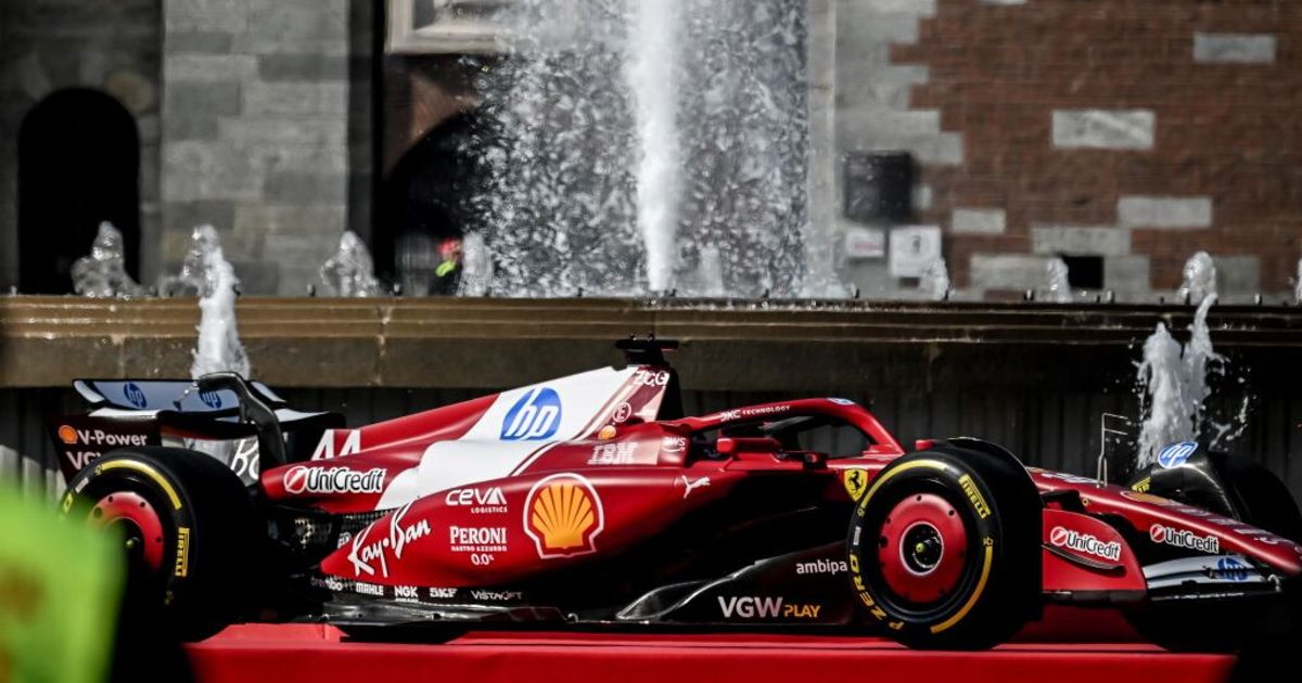 Show delle monoposto Ferrari al Castello Sforzesco con Leclerc ed Hamilton