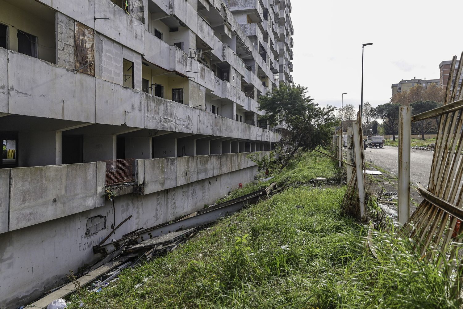 Vela Gialla a Scampia, al via i lavori di demolizione