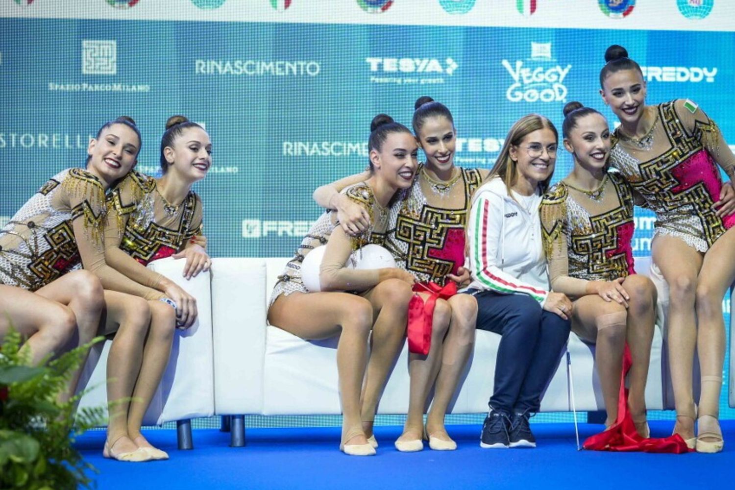 Emanuela Maccarani con Farfalle durante la Coppa del Mondo a Milano nel luglio del 2023