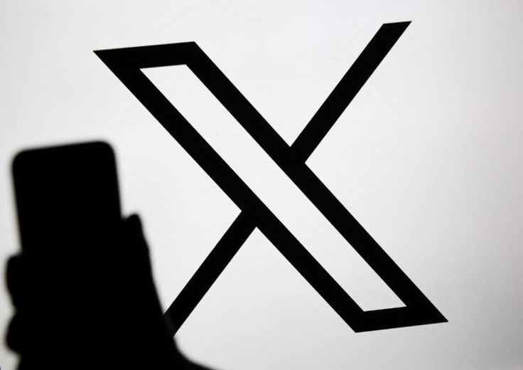 'X' in down, Musk denuncia "mega attacco hacker"