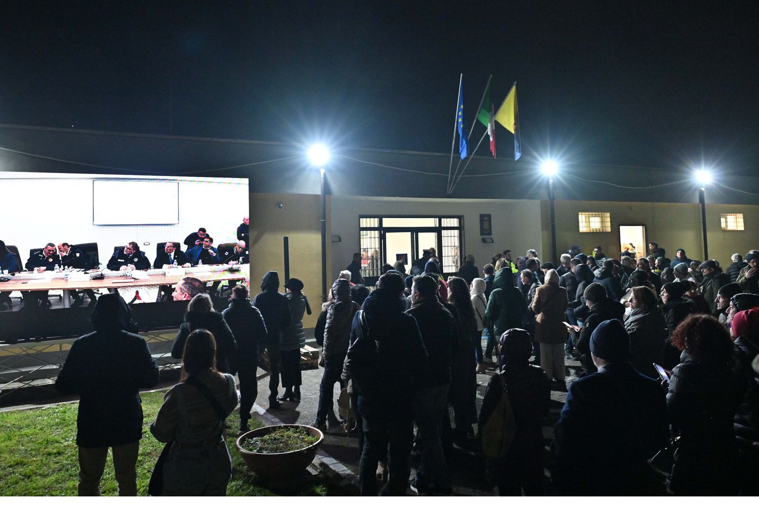 Campi Flegrei, in corso uno sciame sismico