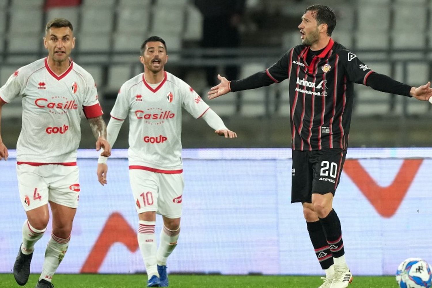 Insulti razzisti all'avversario. Dieci turni di squalifica a Franco Vazquez