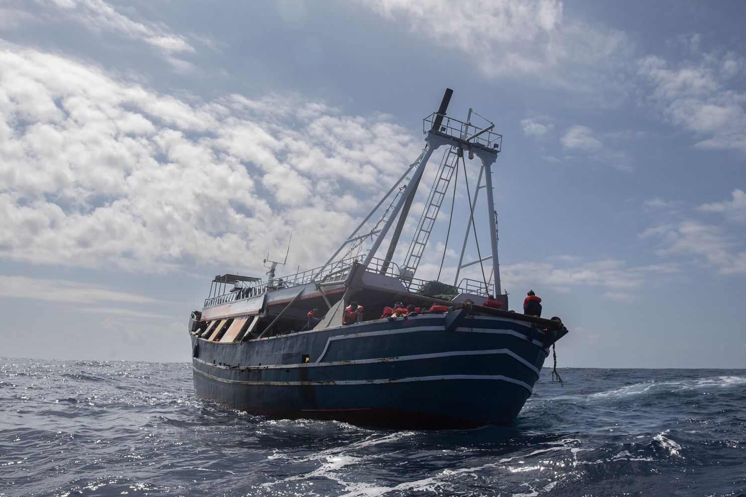 Peschereccio con migranti in difficolt&agrave;