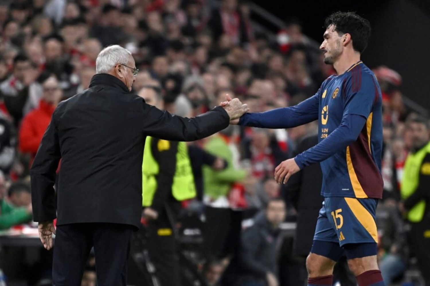 Hummels si fa espellere dopo 10 minuti, la Roma crolla a Bilbao