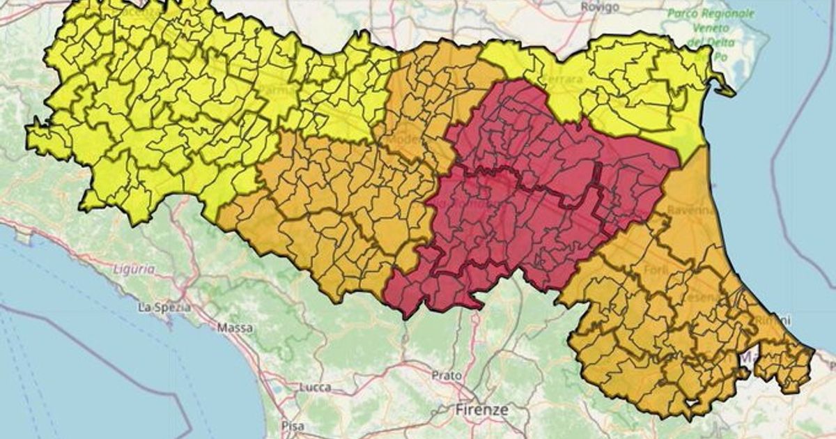 Nubifragi al Centro Nord, sole al Sud. Italia divisa in due. Il maltempo fa paura in Emilia e in Toscana, scuole chiuse