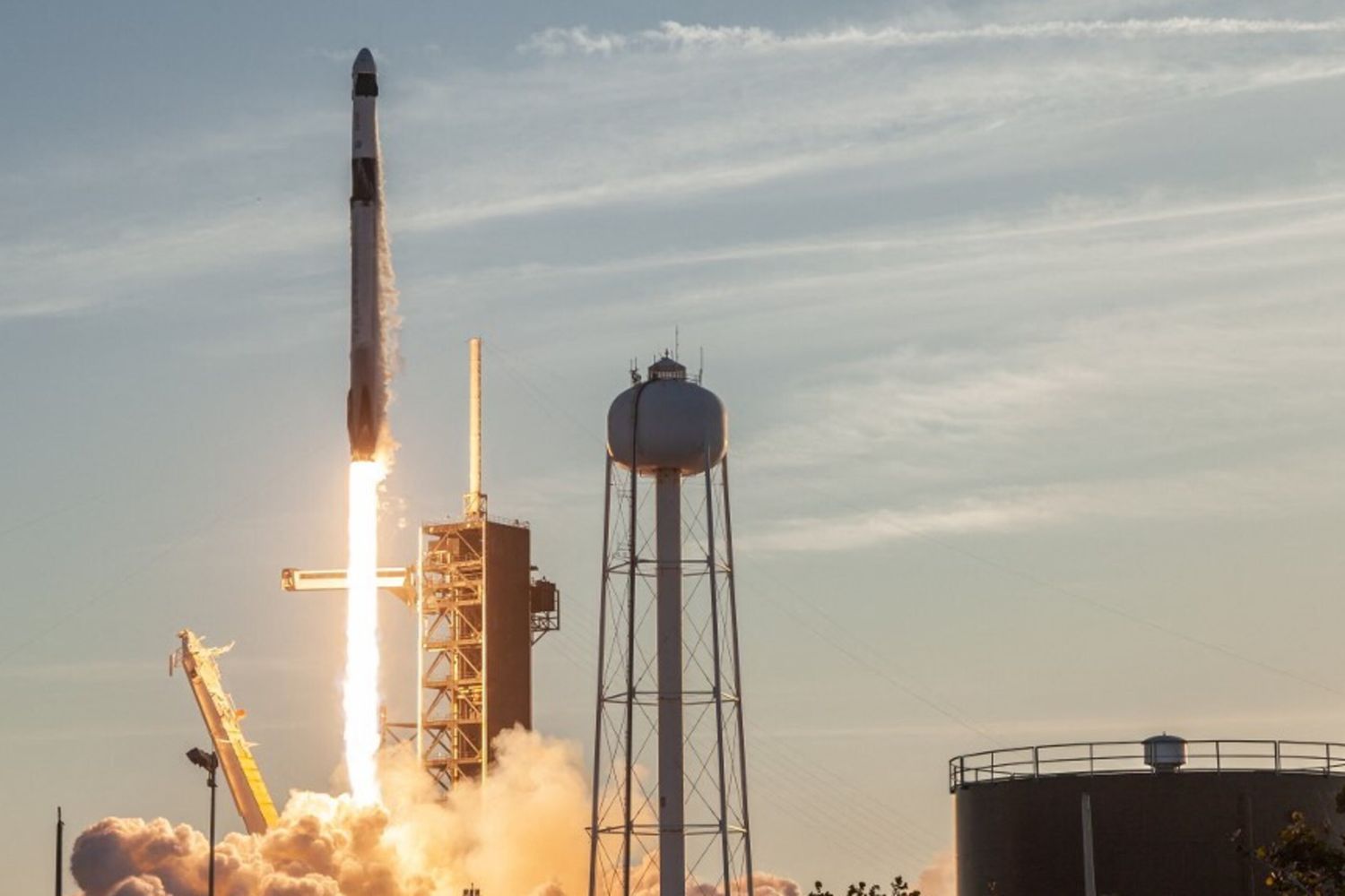 Lanciata la missione di Space X per riportare a casa due astronauti bloccati sulla Iss da 9 mesi