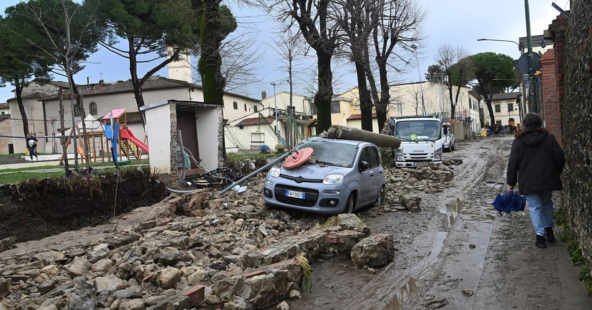 Maltempo in Toscana, a Firenze torna l