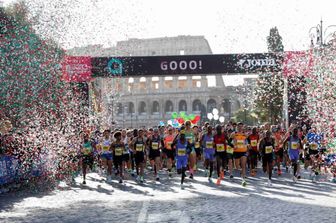 Maratona di Roma da record, 28mila in gara. Vince il Kenia