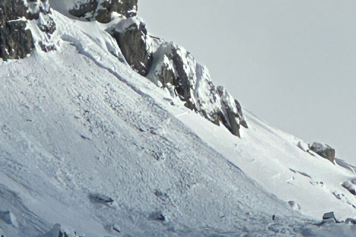 Valanga nel Bellunese, travolti tre scialpinisti. Due sono gravi. Incidenti anche in altre regioni