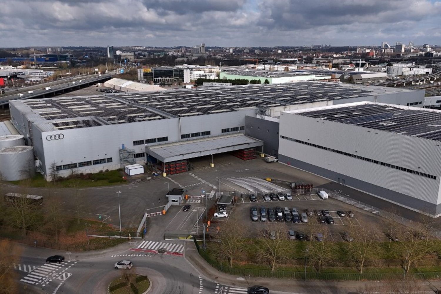 Il piano di riarmo del Belgio comincia da una ex fabbrica dell'Audi