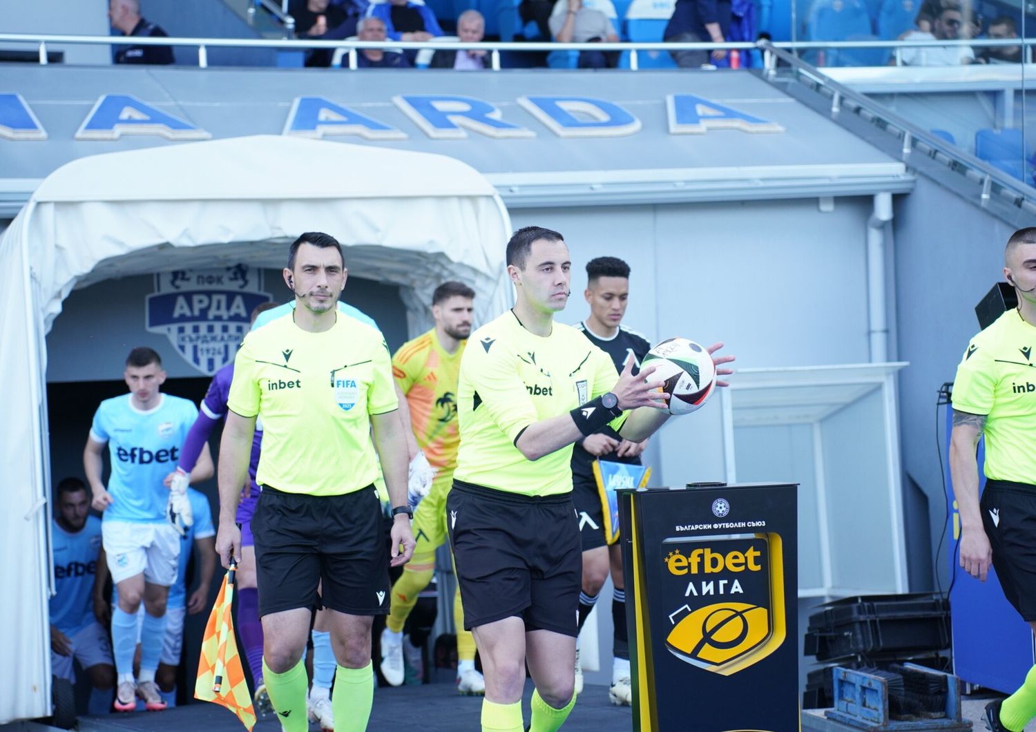 gaffe calcio bulgaria minuto silenzio giocatore