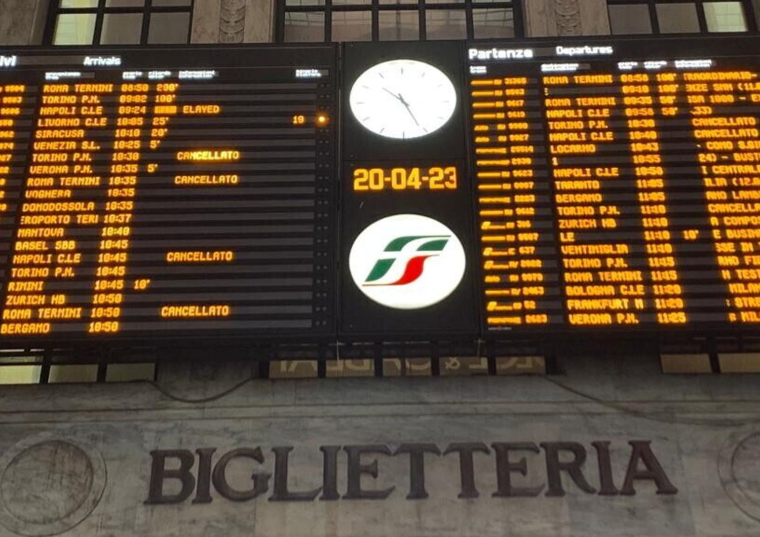 Ritardo treni in stazione