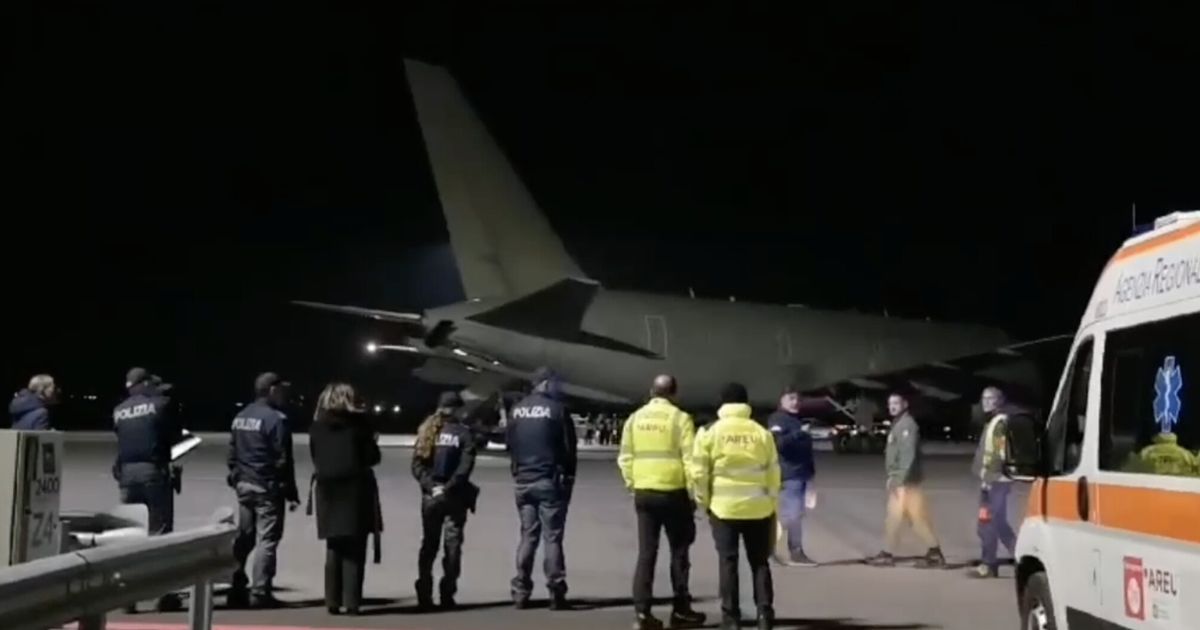 Atterrato un aereo a Milano con 9 bambini palestinesi