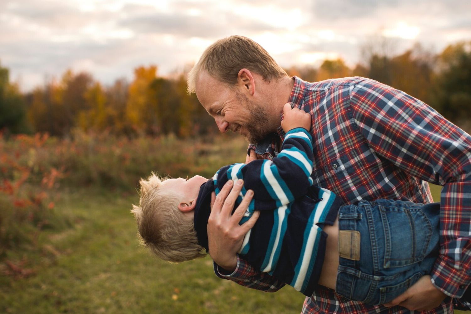 Felicità, padre e figlio (Afp)