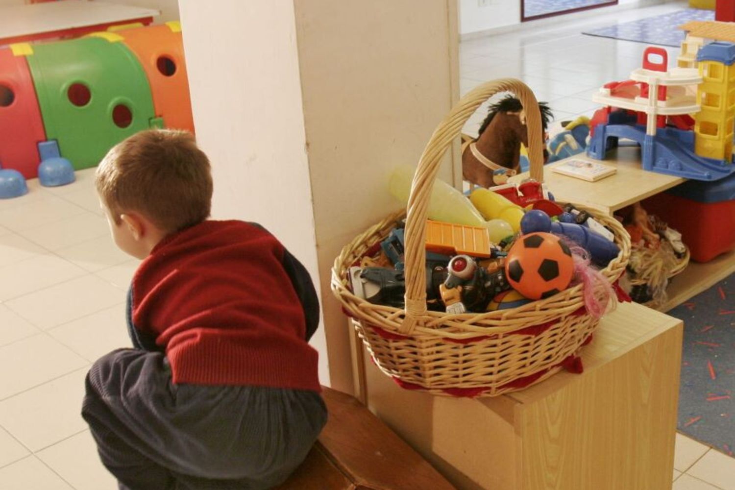 Consulta, anche i single possono adottare minori stranieri