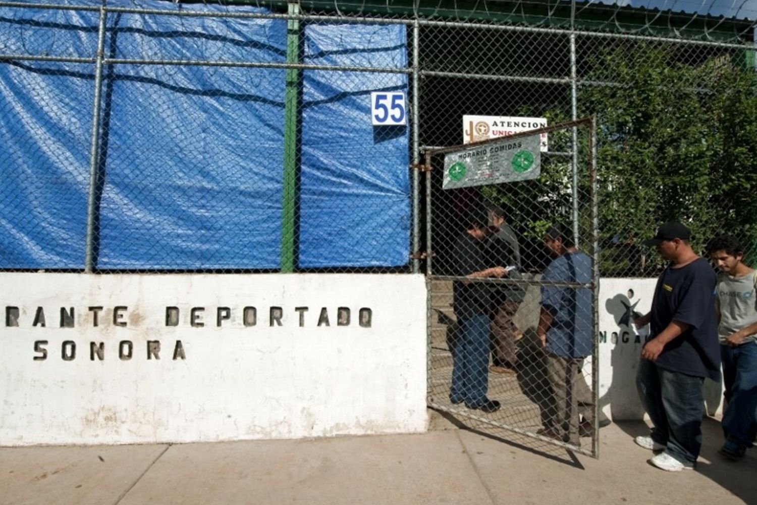 Trump revoca lo status legale agli immigrati. Mezzo milione dovrà lasciare gli Usa entro un mese