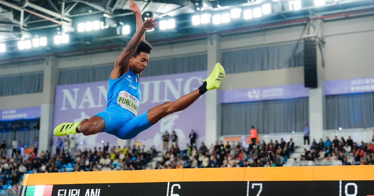 Mattia Furlani è campione del mondo indoor del salto in lungo