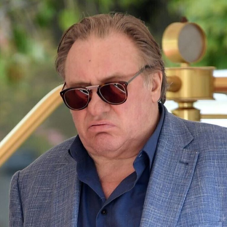 Violenza sessuale, processo a Depardieu